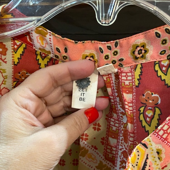 LET‎ IT BE sleeveless multi print coral top - Picture 3 of 4